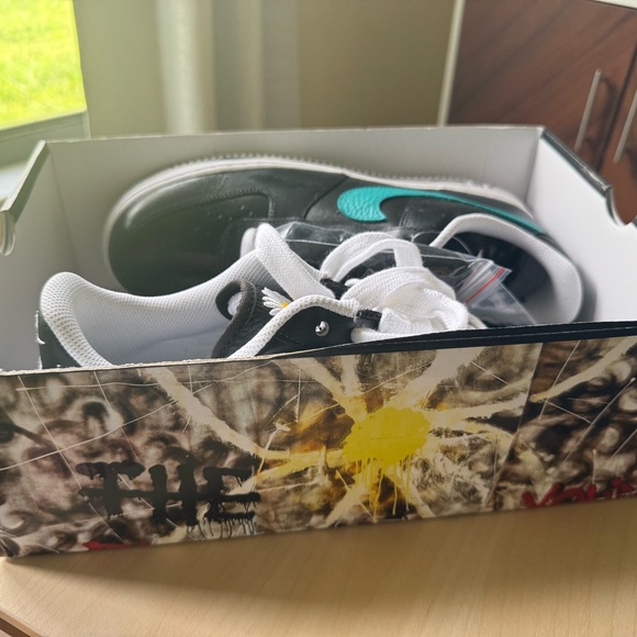 Nike Black and Teal Athletic Shoes